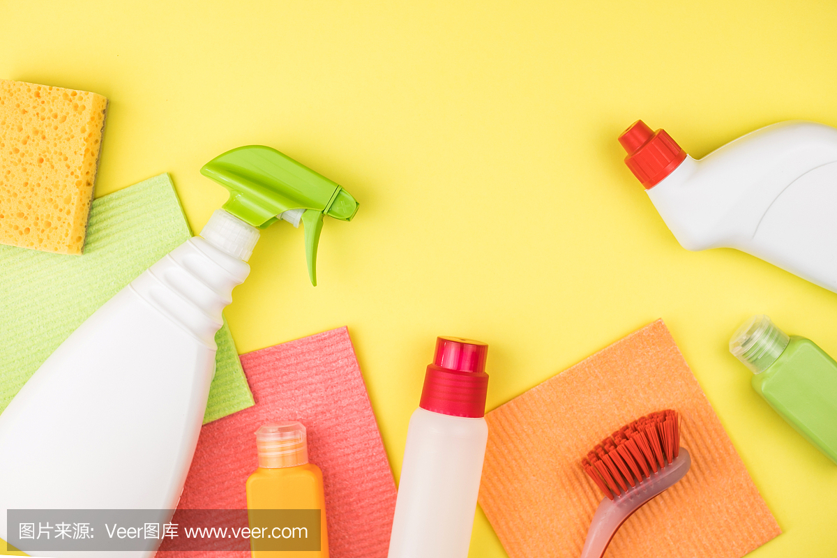 家用清潔產(chǎn)品是黃色的背景。